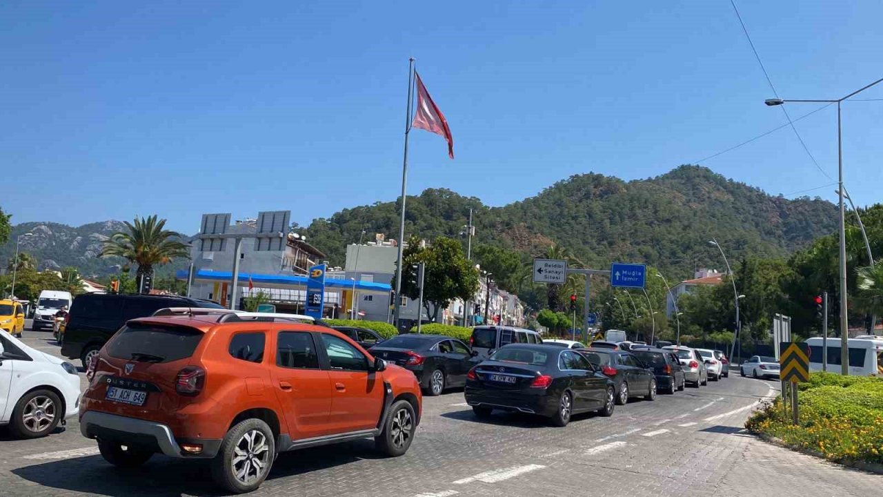 Marmaris’e gelen tatilcilerin dönüş yolculuğu başladı