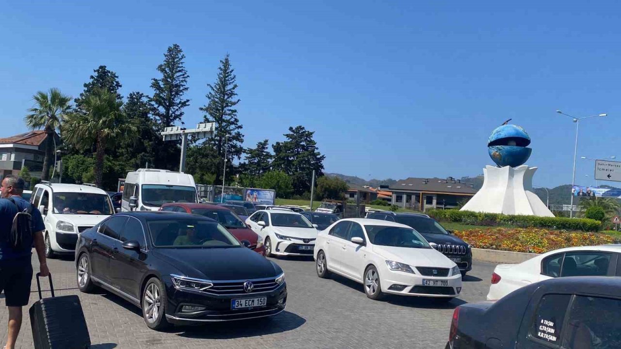 Marmaris’e gelen tatilcilerin dönüş yolculuğu başladı
