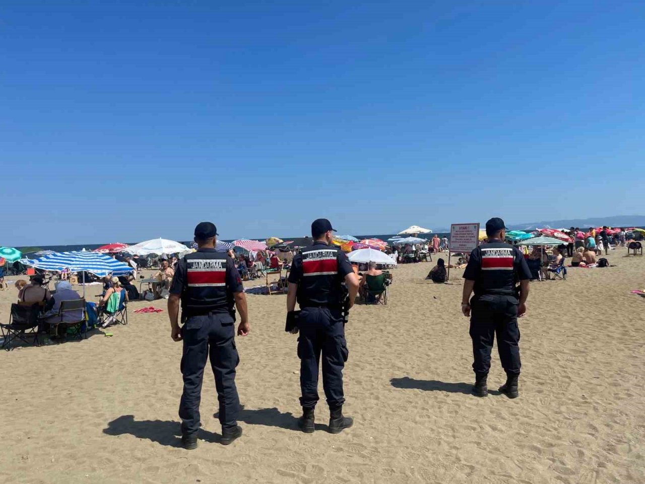 Jandarma’dan gece gündüz devriyesi: Plajları hem havadan hem karadan denetliyorlar