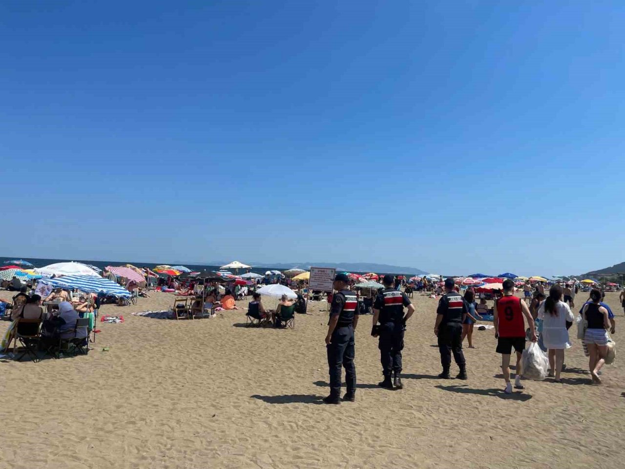 Jandarma’dan gece gündüz devriyesi: Plajları hem havadan hem karadan denetliyorlar