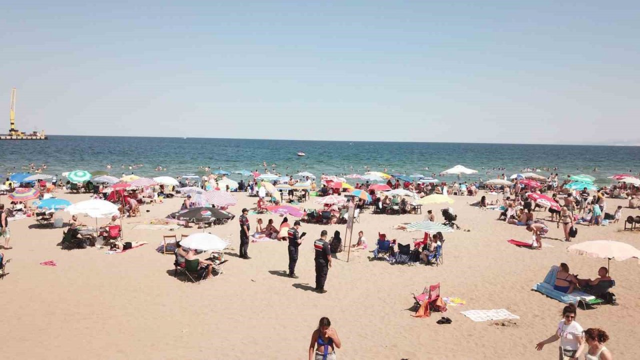 Jandarma’dan gece gündüz devriyesi: Plajları hem havadan hem karadan denetliyorlar