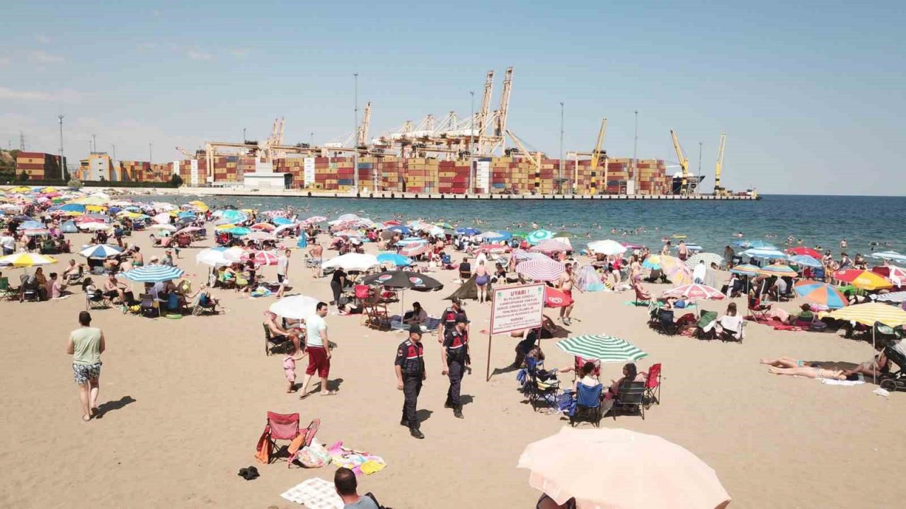 Jandarma’dan gece gündüz devriyesi: Plajları hem havadan hem karadan denetliyorlar