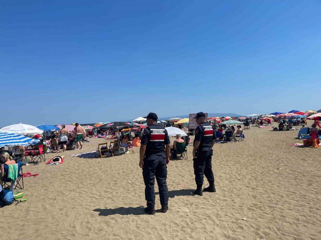 Jandarma’dan gece gündüz devriyesi: Plajları hem havadan hem karadan denetliyorlar