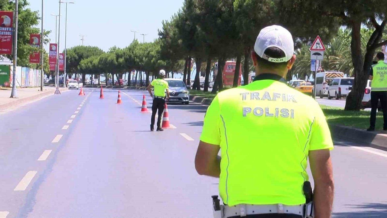 Maltepe’de bayramın son gününde dronlu trafik denetimi: Kurallara uymayan sürücülere ceza yağdı