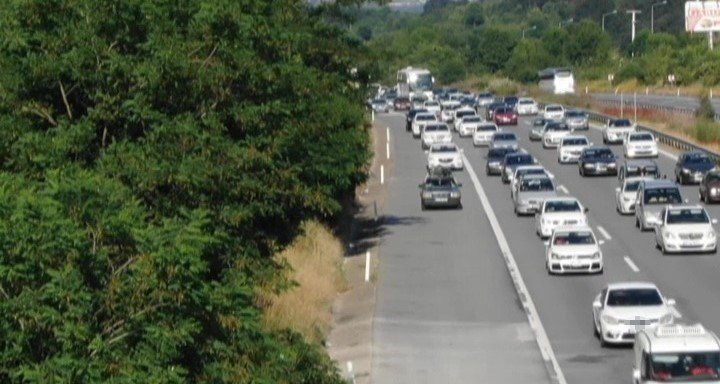 Yoğunluktan kaçtılar ama polis dronuna takıldılar