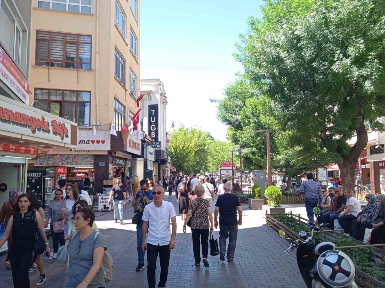 Eskişehirli vatandaşların güzel hava keyfi