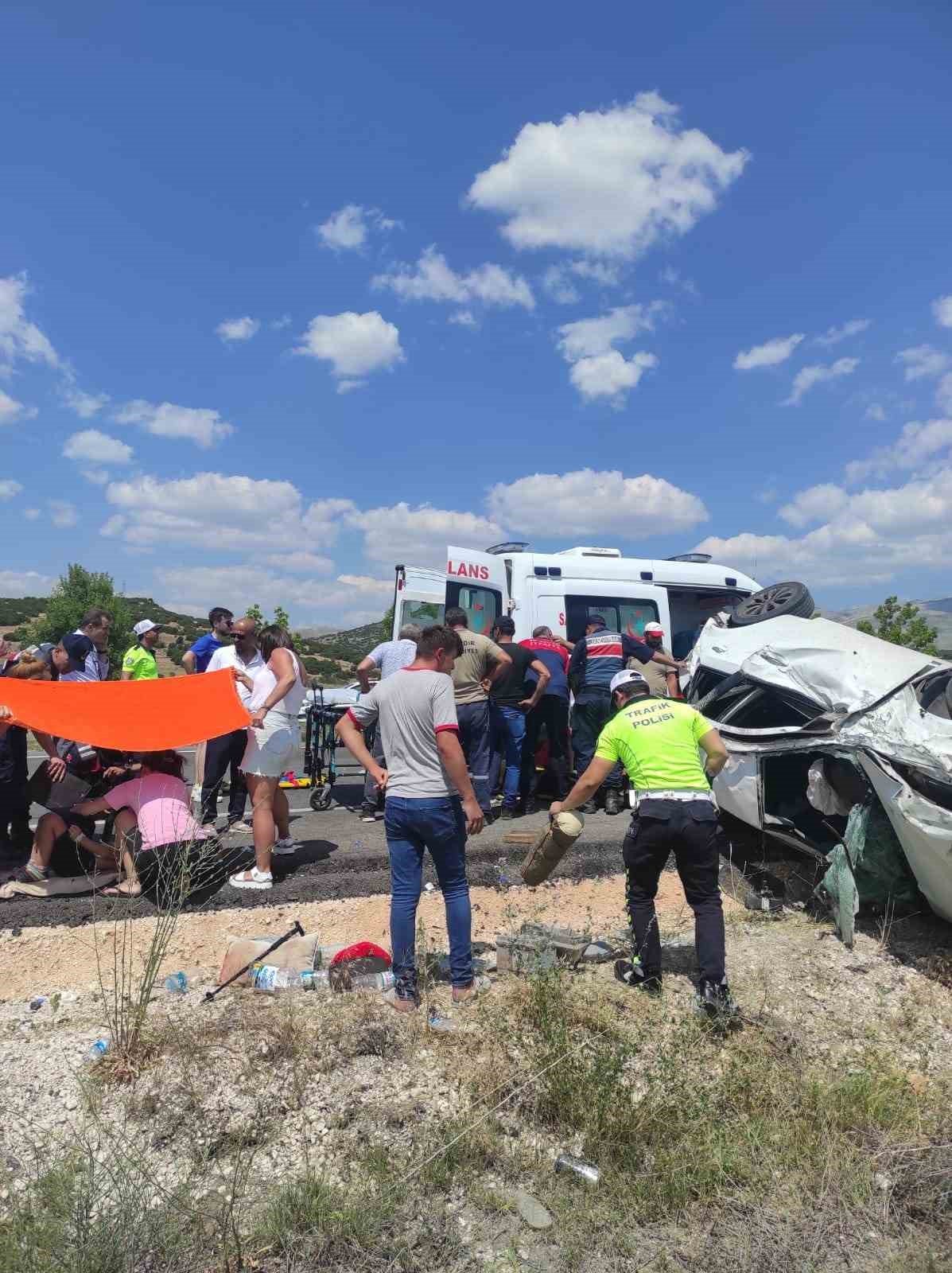 Burdur’da otomobil şarampole devrildi: 5 yaralı