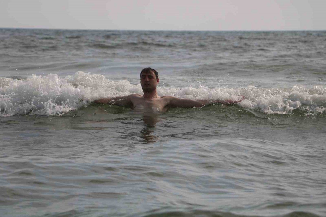 Enkaz kent Hatay’ın 14 kilometrelik plajı bu bayram boş kaldı