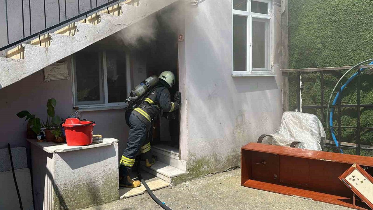 Su ısıtıcısı evi yaktı: 1 yaralı