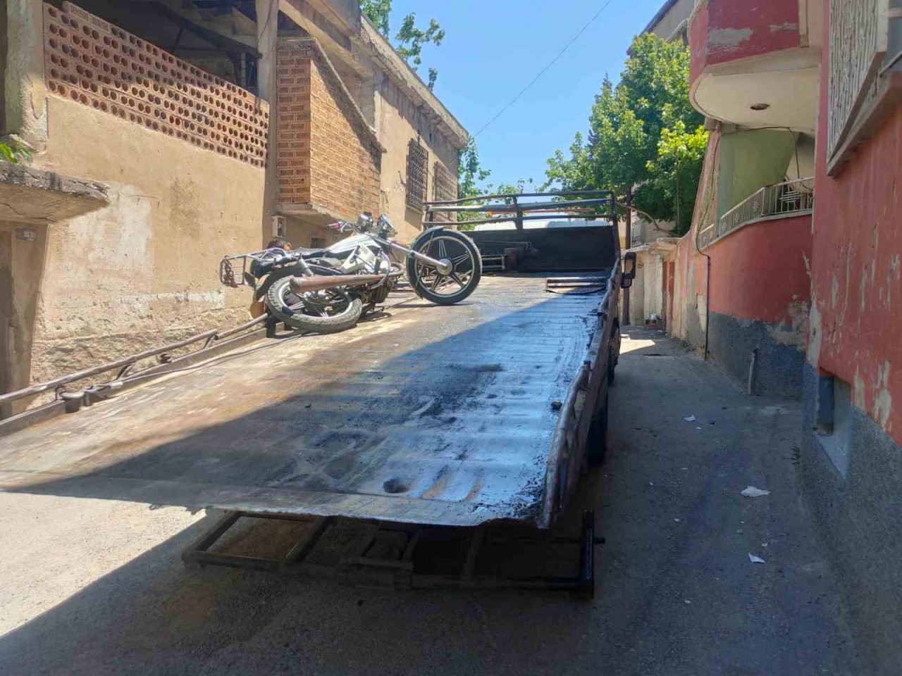 Motosikleti çalıp kaçmak isteyen iki şüpheliden biri yakalandı