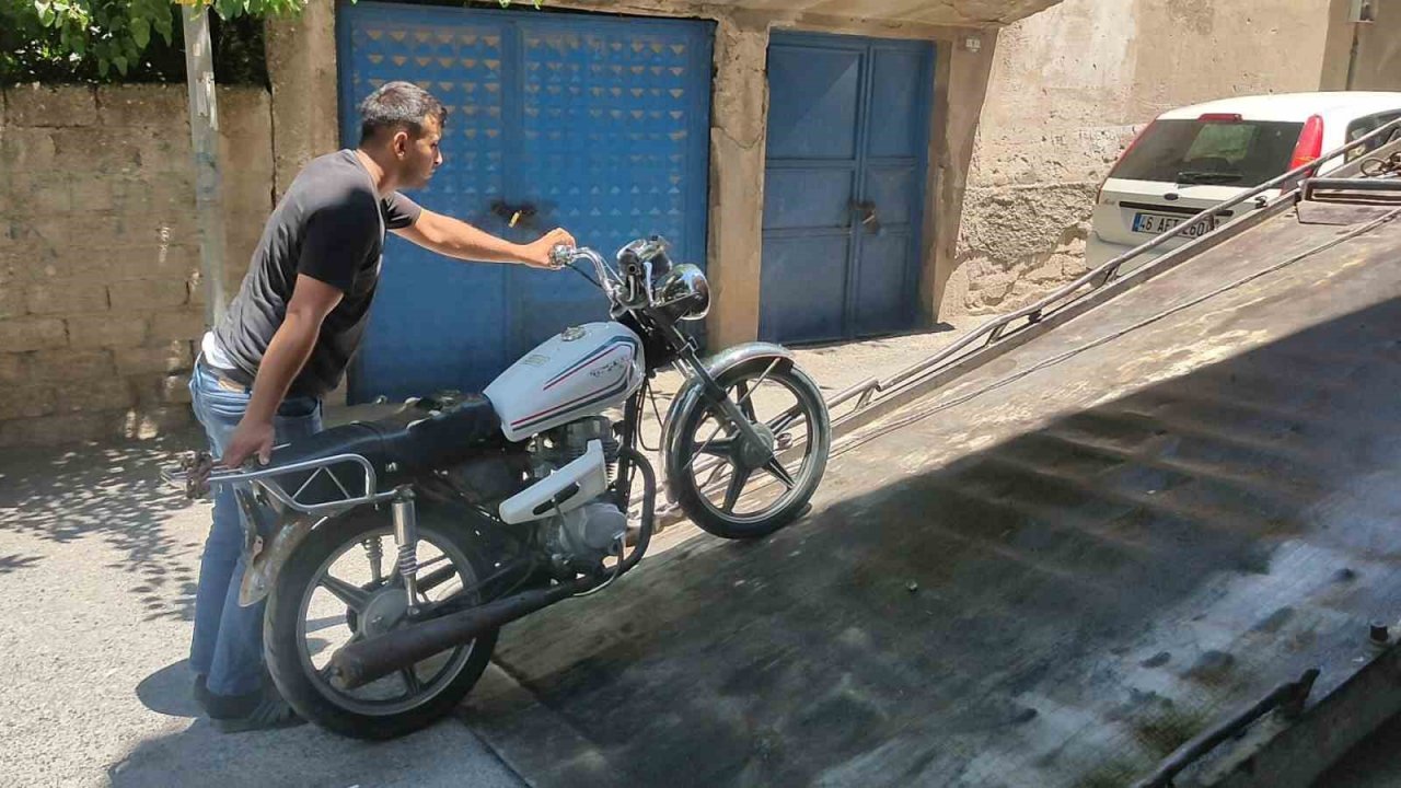 Motosikleti çalıp kaçmak isteyen iki şüpheliden biri yakalandı