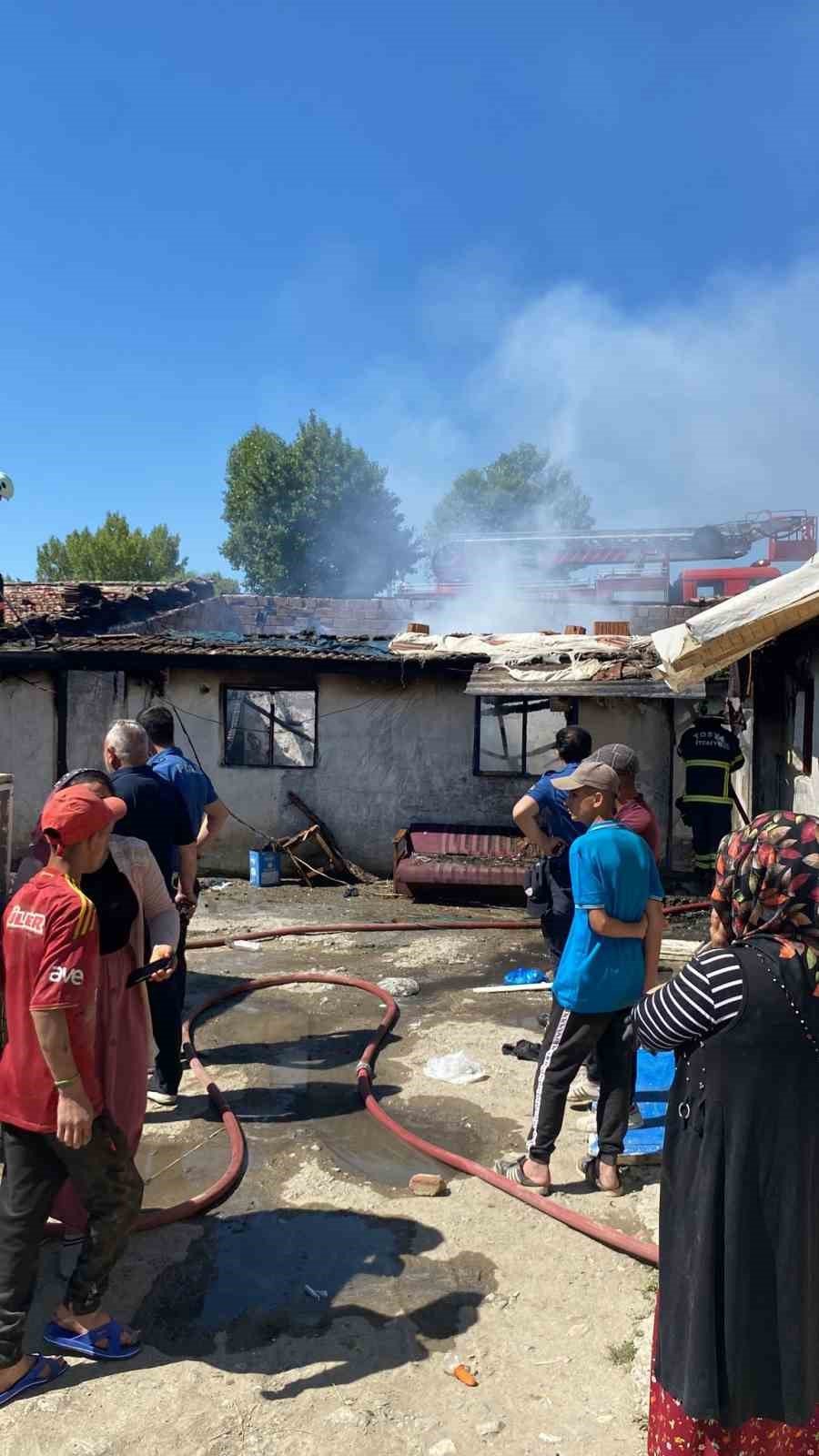 İşçilerin kaldığı teslim olan ev küle döndü