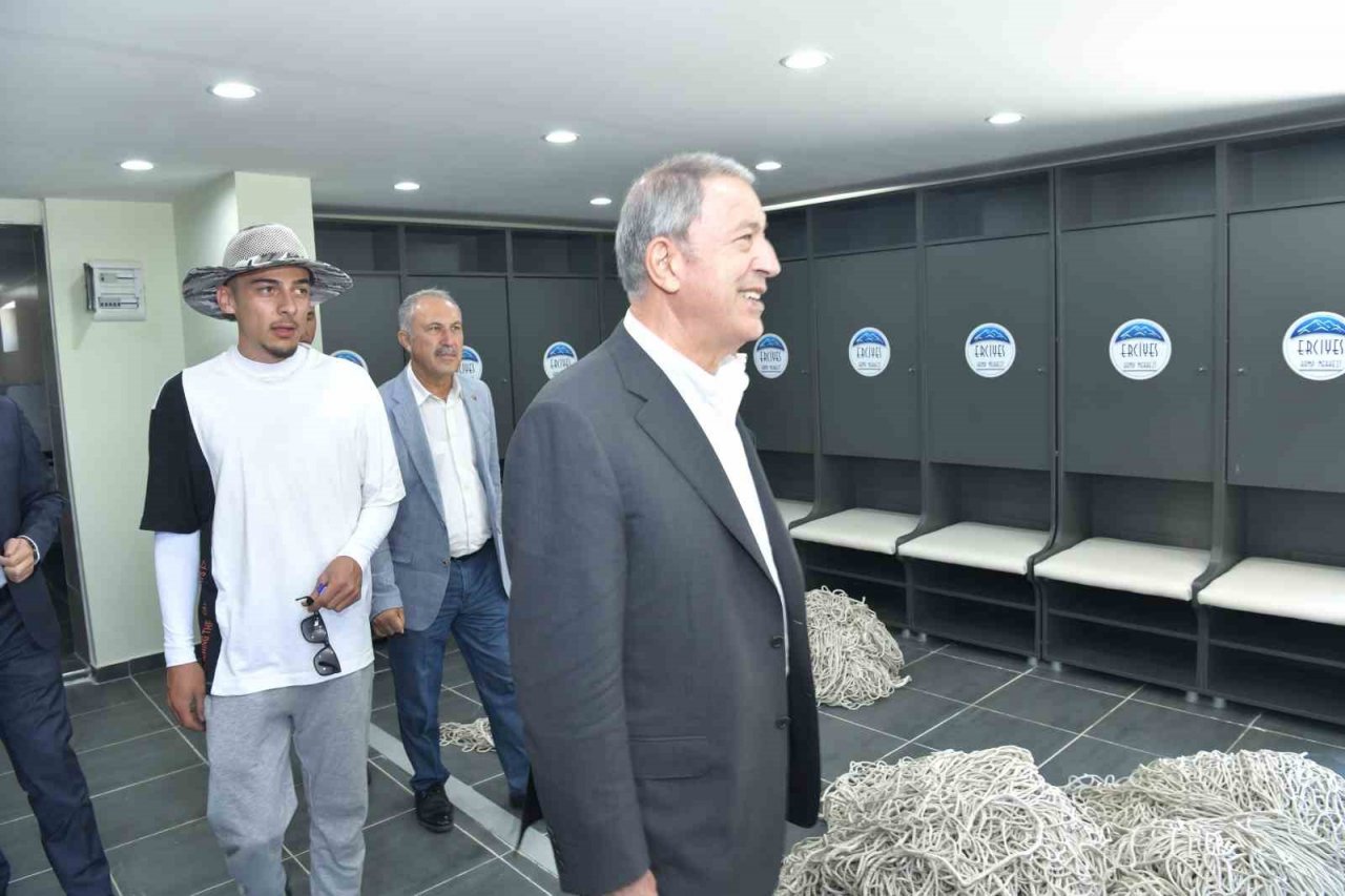 Akar ile Büyükkılıç, Erciyes Yüksek İrtifa Kamp Merkezi’nde incelemelerde bulundu