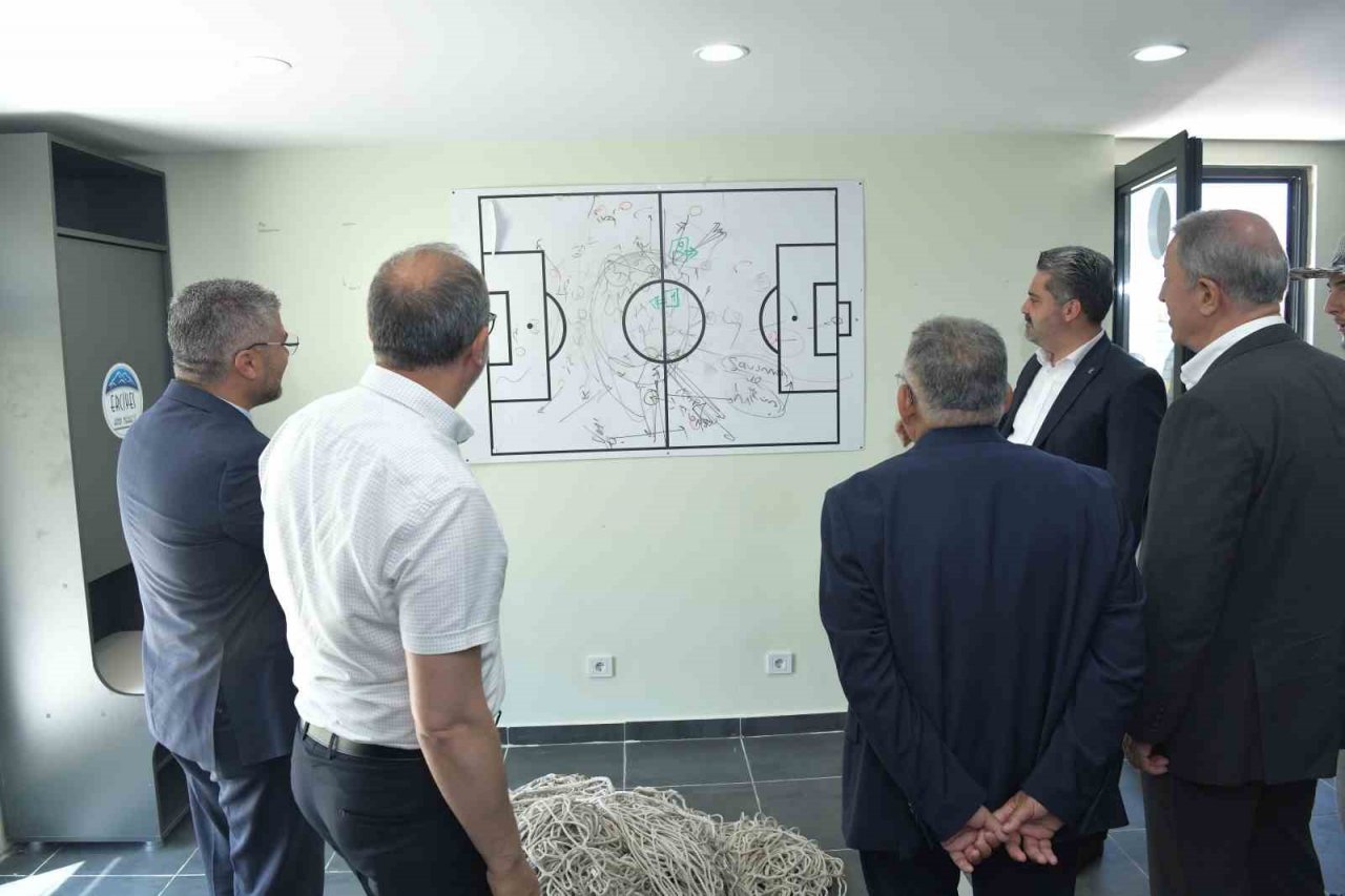 Akar ile Büyükkılıç, Erciyes Yüksek İrtifa Kamp Merkezi’nde incelemelerde bulundu