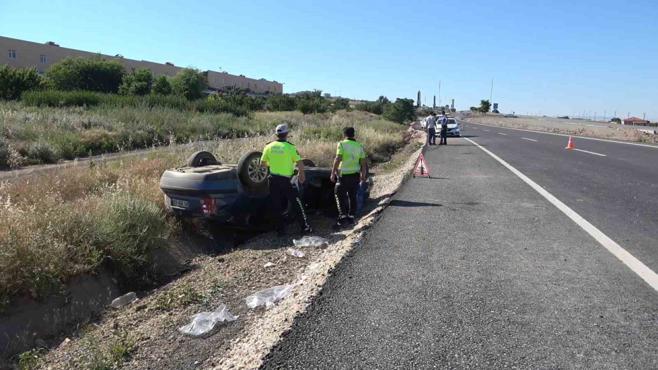 Takla atan otomobil hurdaya döndü: 5 yaralı