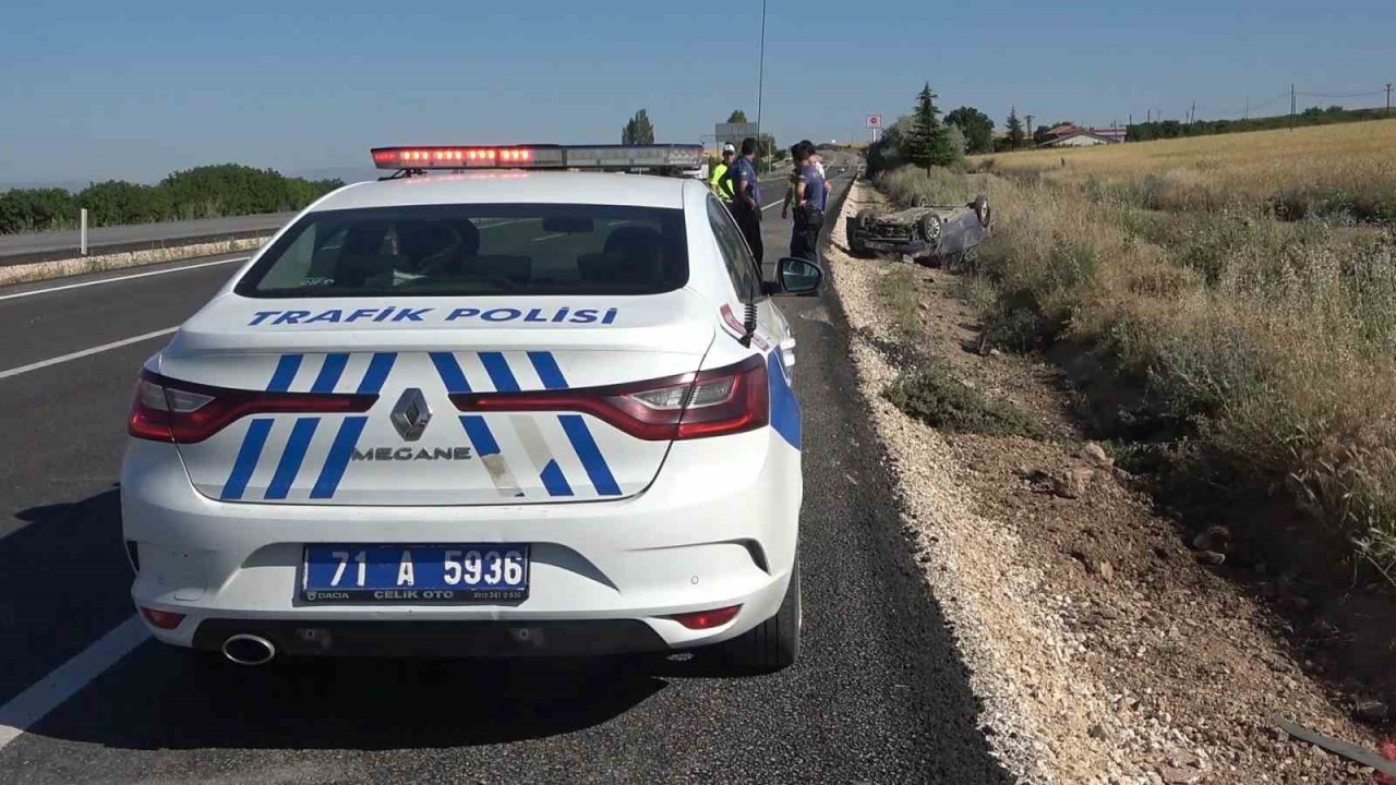 Takla atan otomobil hurdaya döndü: 5 yaralı