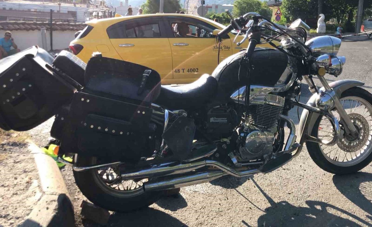 Motosiklet ile minibüsün karıştığı 1 ölümlü kaza güvenlik kamerasında