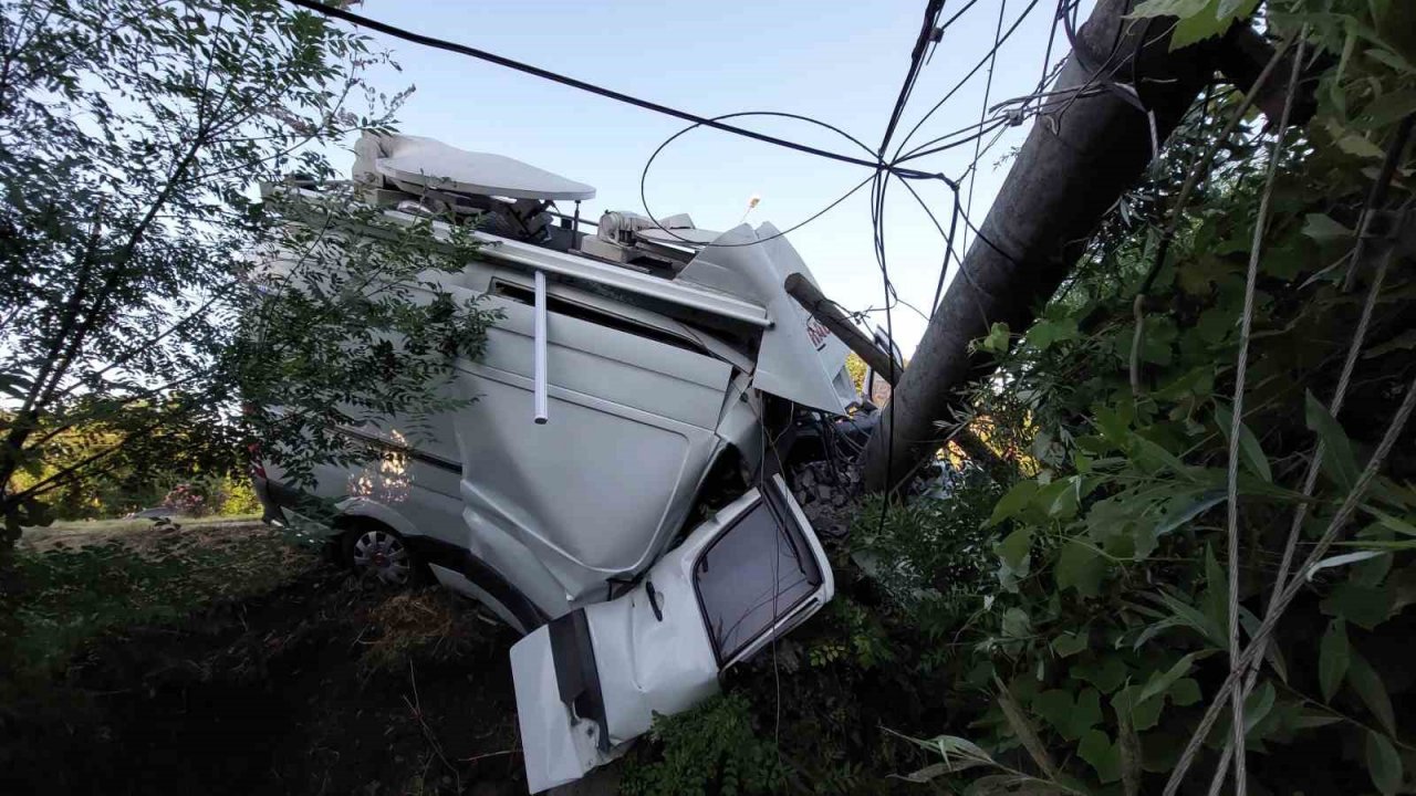 Canlı yayın aracı kaza yaptı: 2 ölü, 1 yaralı