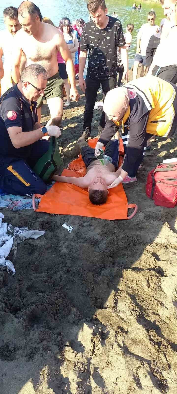 Zonguldak’ta 2 çocuk denizde boğulma tehlikesi geçirdi