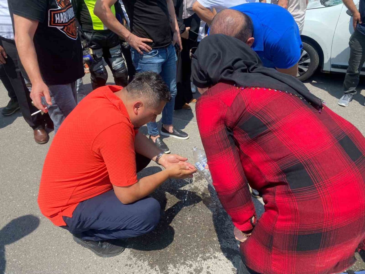 Yolun karşısına geçmeye çalışan yayaya araç çarptı