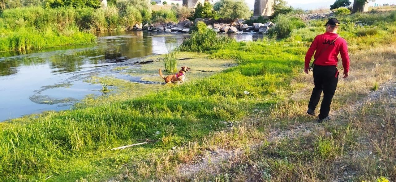 17 gündür kayıp olan Korhan Berzeg, görüldüğü iddia edilen Gönen Çayı ve çevresinde aranıyor