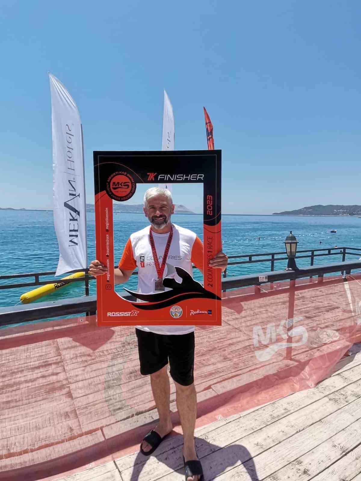 Erzincanlı öğretmen yüzmenin Formula’sında kulaç attı