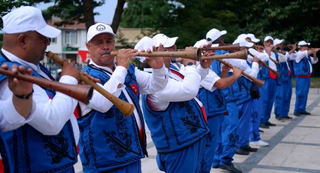 Geleneksel kıyafetler giyildi, Kırkpınar’a davullu zurnalı davet başladı