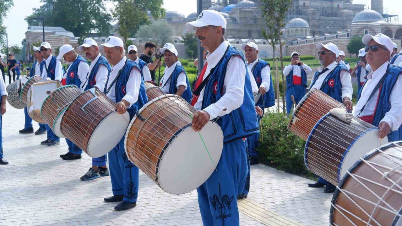 Geleneksel kıyafetler giyildi, Kırkpınar’a davullu zurnalı davet başladı