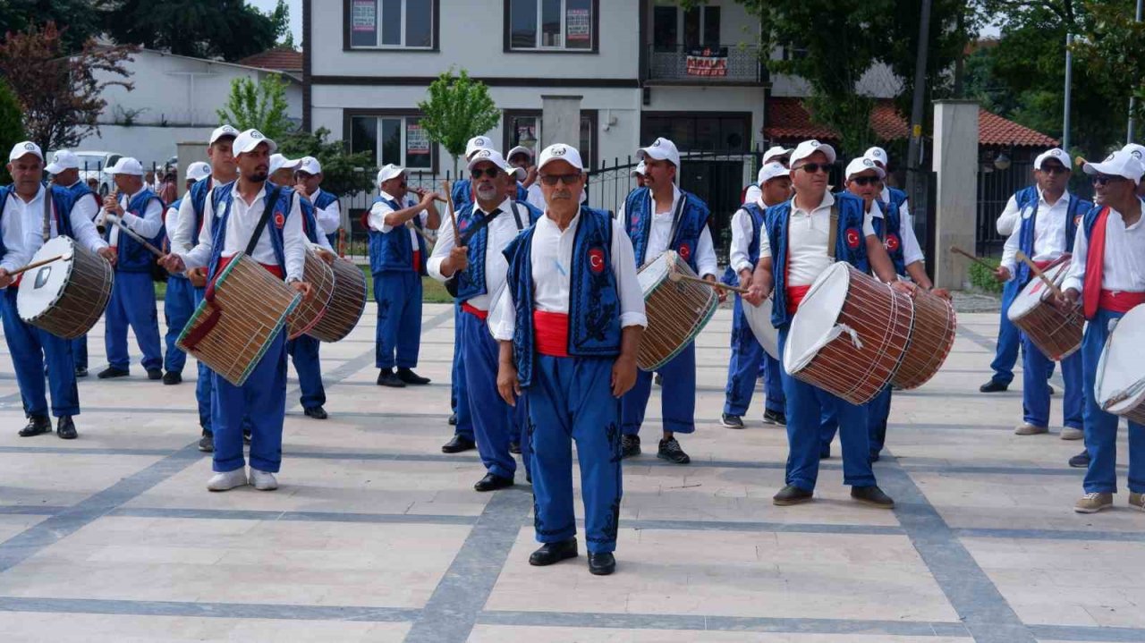 Geleneksel kıyafetler giyildi, Kırkpınar’a davullu zurnalı davet başladı