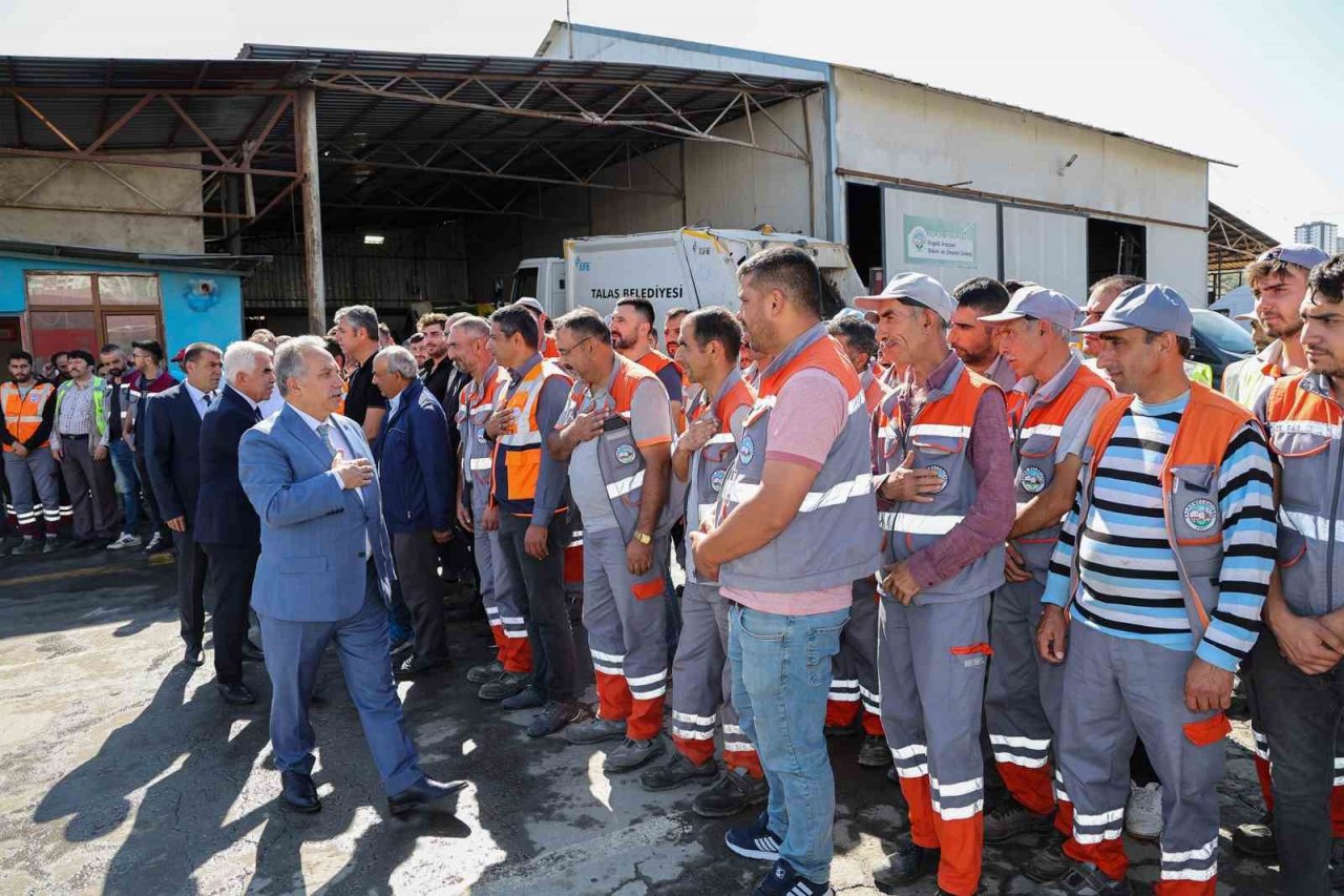 Talas’ta mesai bayramlaşma ile başladı