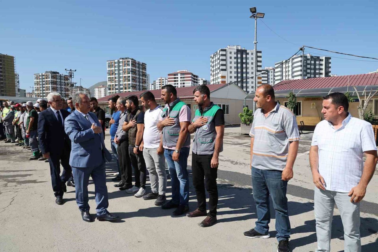 Talas’ta mesai bayramlaşma ile başladı