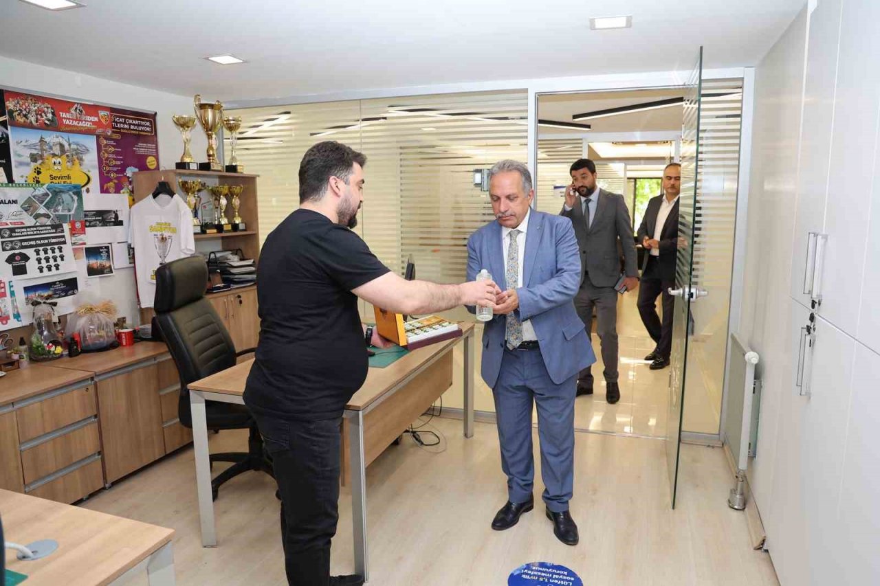 Talas’ta mesai bayramlaşma ile başladı