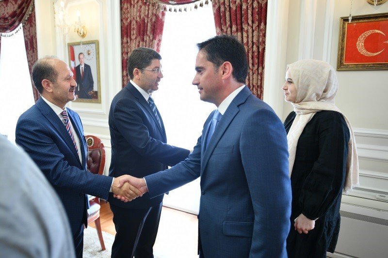 Adalet Bakanı Tunç, Bakanlık personeliyle bayramlaştı