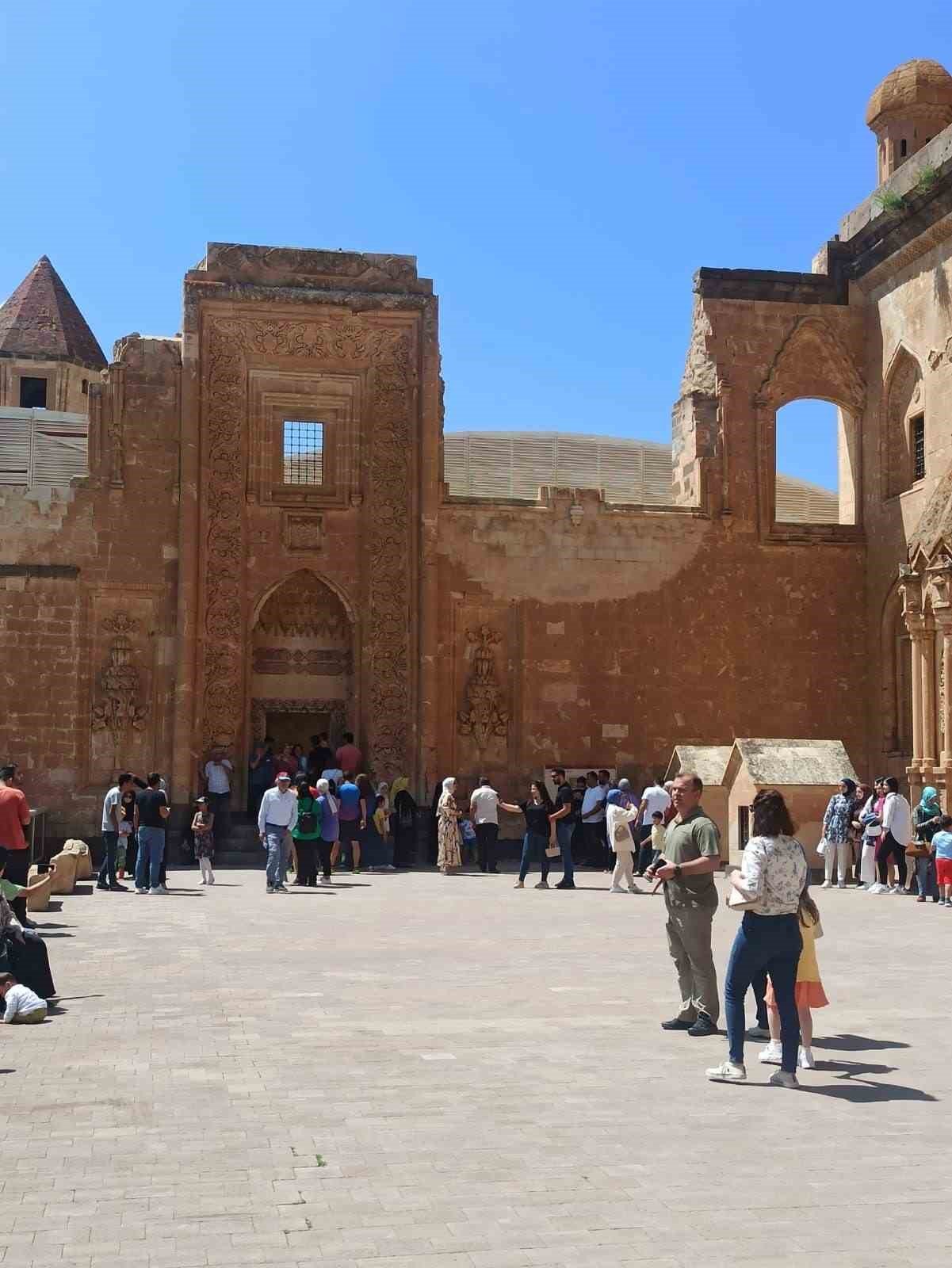 İshak Paşa Sarayı’nı bayramda 40 bin kişi ziyaret etti