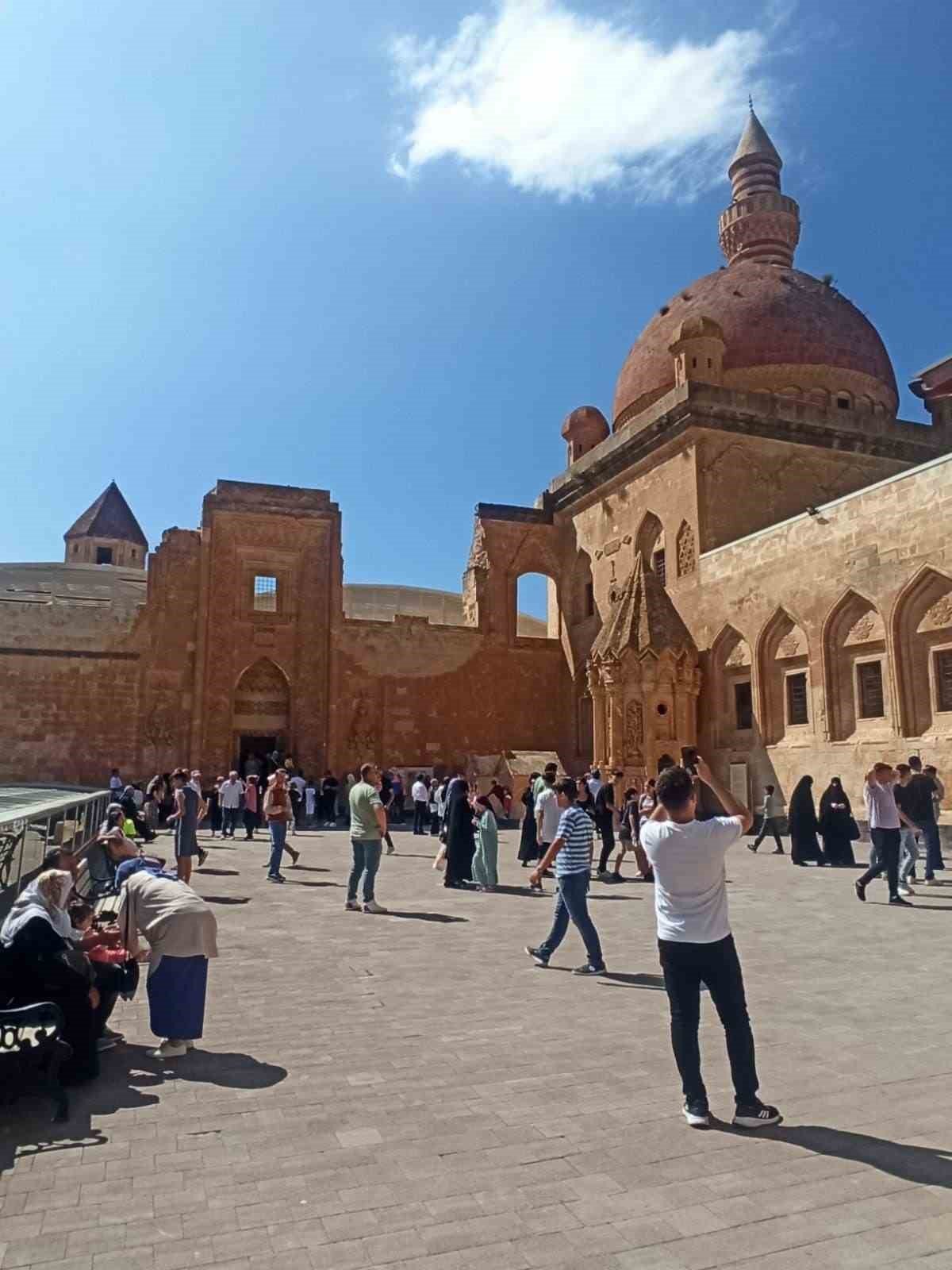 İshak Paşa Sarayı’nı bayramda 40 bin kişi ziyaret etti