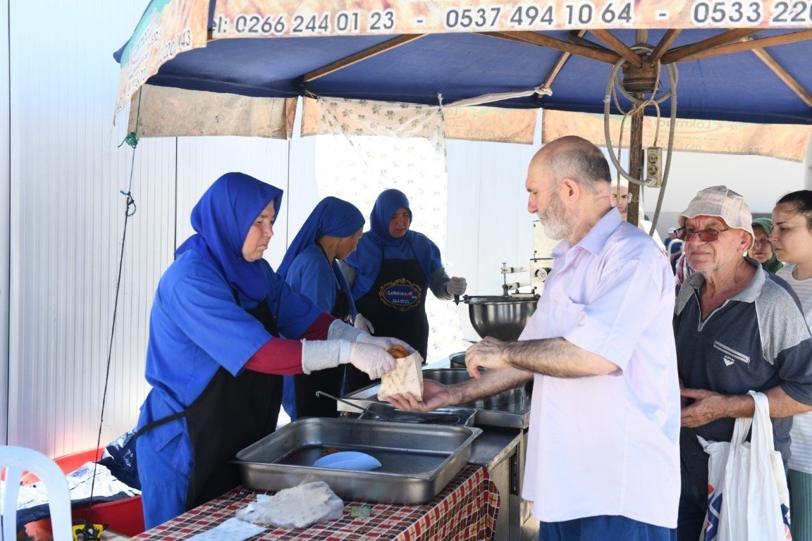 Altıeylül Belediyesi bayramda mesai yaptı
