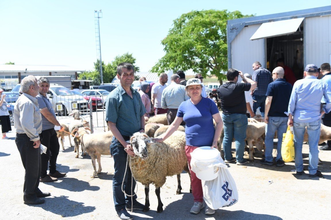 Altıeylül Belediyesi bayramda mesai yaptı