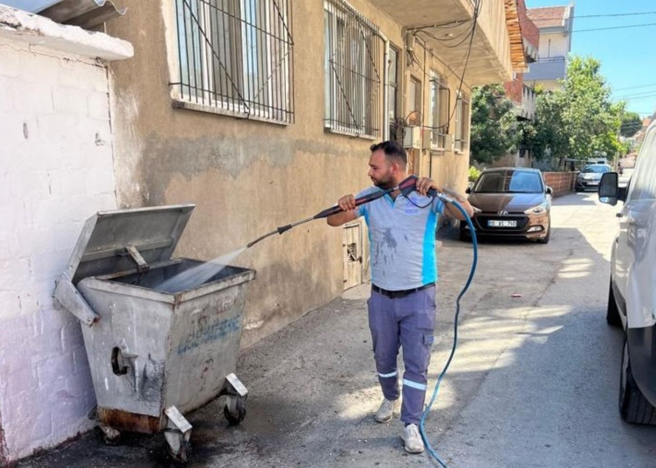 Altıeylül Belediyesi bayramda mesai yaptı