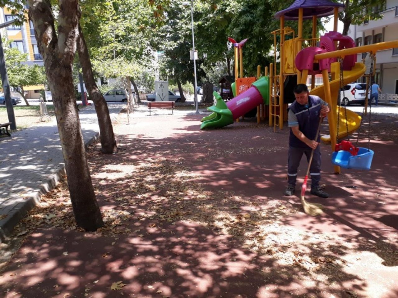 Altıeylül Belediyesi bayramda mesai yaptı