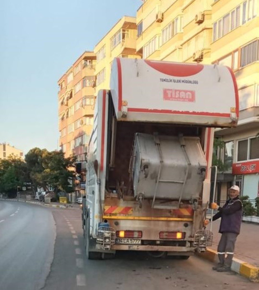Altıeylül Belediyesi bayramda mesai yaptı
