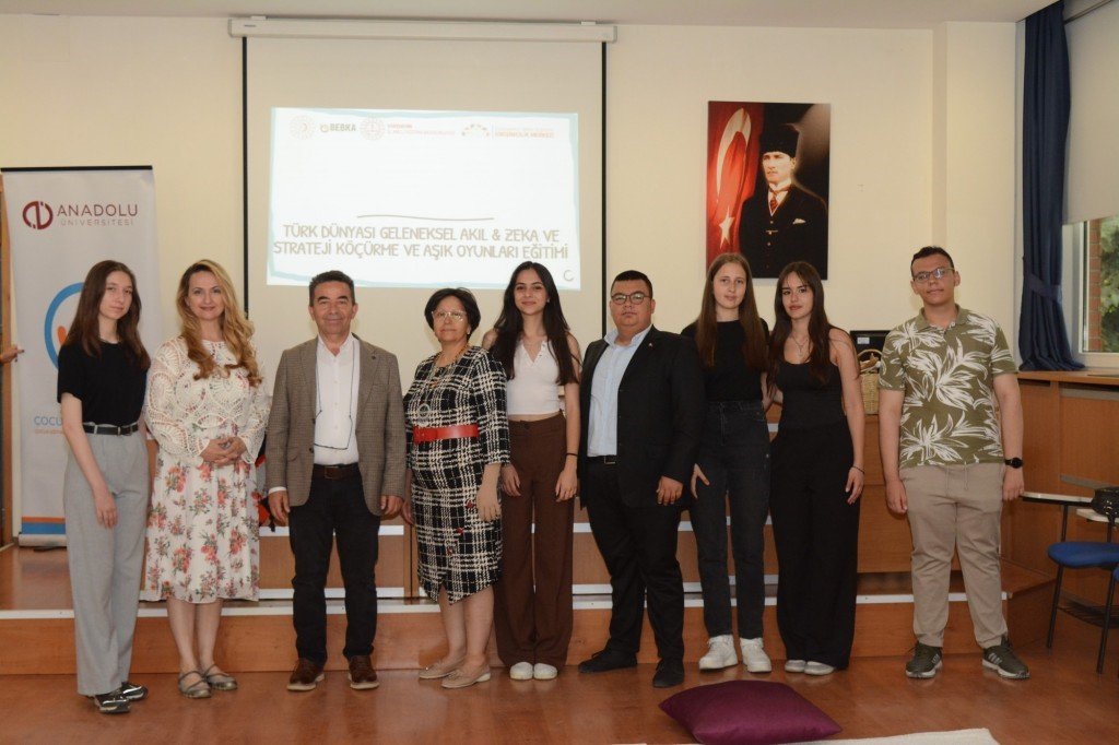 Çocuklar Türk dünyasının geleneksel oyunlarını Anadolu Üniversitesi’nde öğreniyor