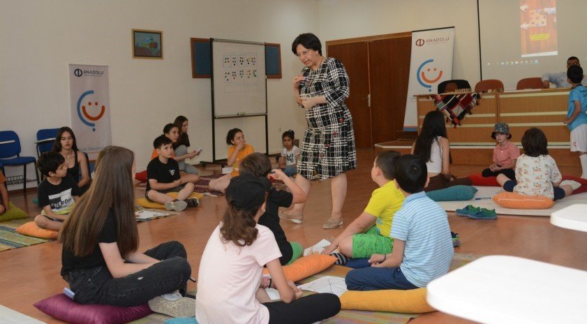 Çocuklar Türk dünyasının geleneksel oyunlarını Anadolu Üniversitesi’nde öğreniyor