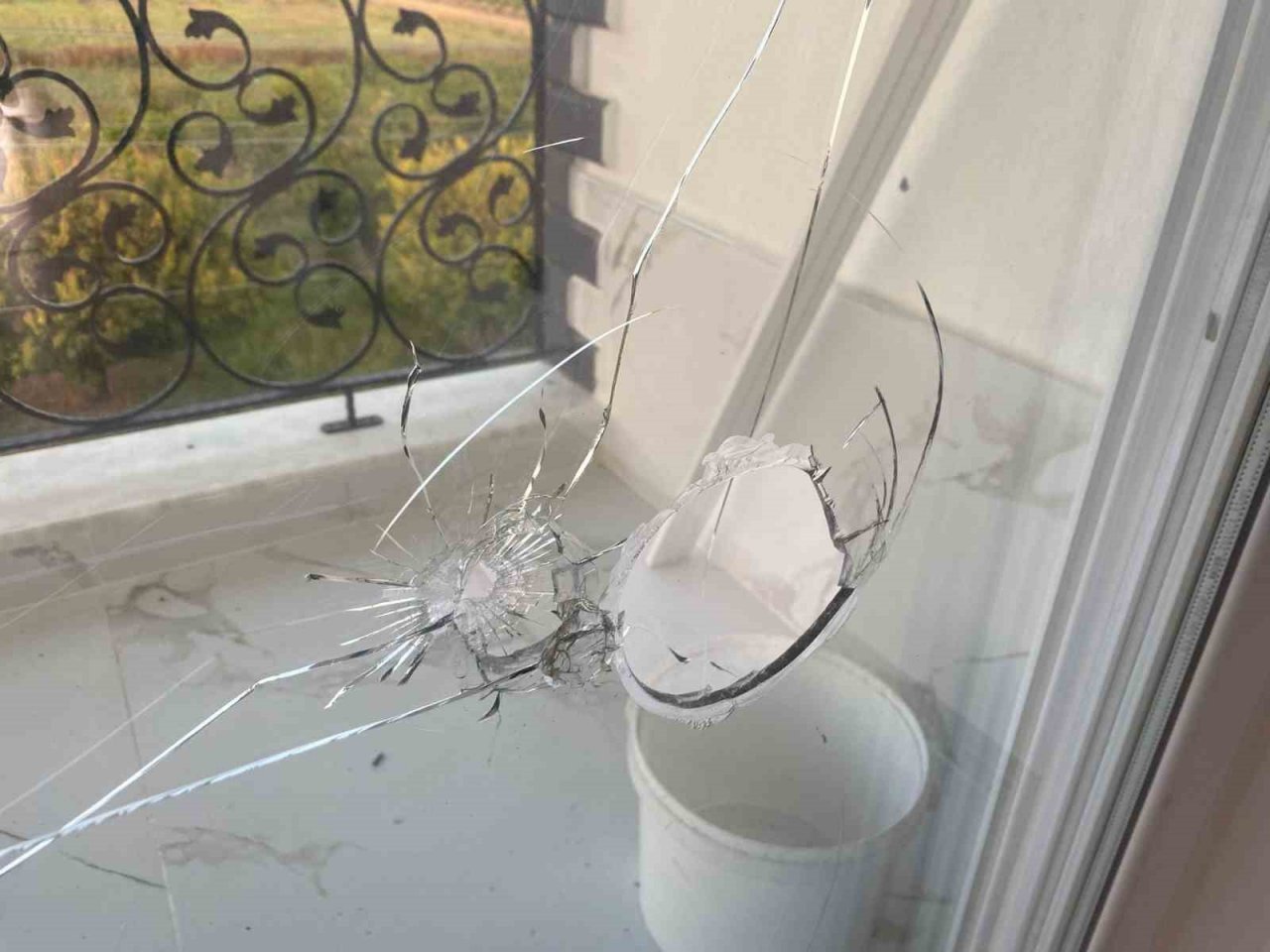 2 çocuk annesi kadın, sabaha karşı evine yapılan pompalı tüfekli saldırıda dehşeti yaşadı