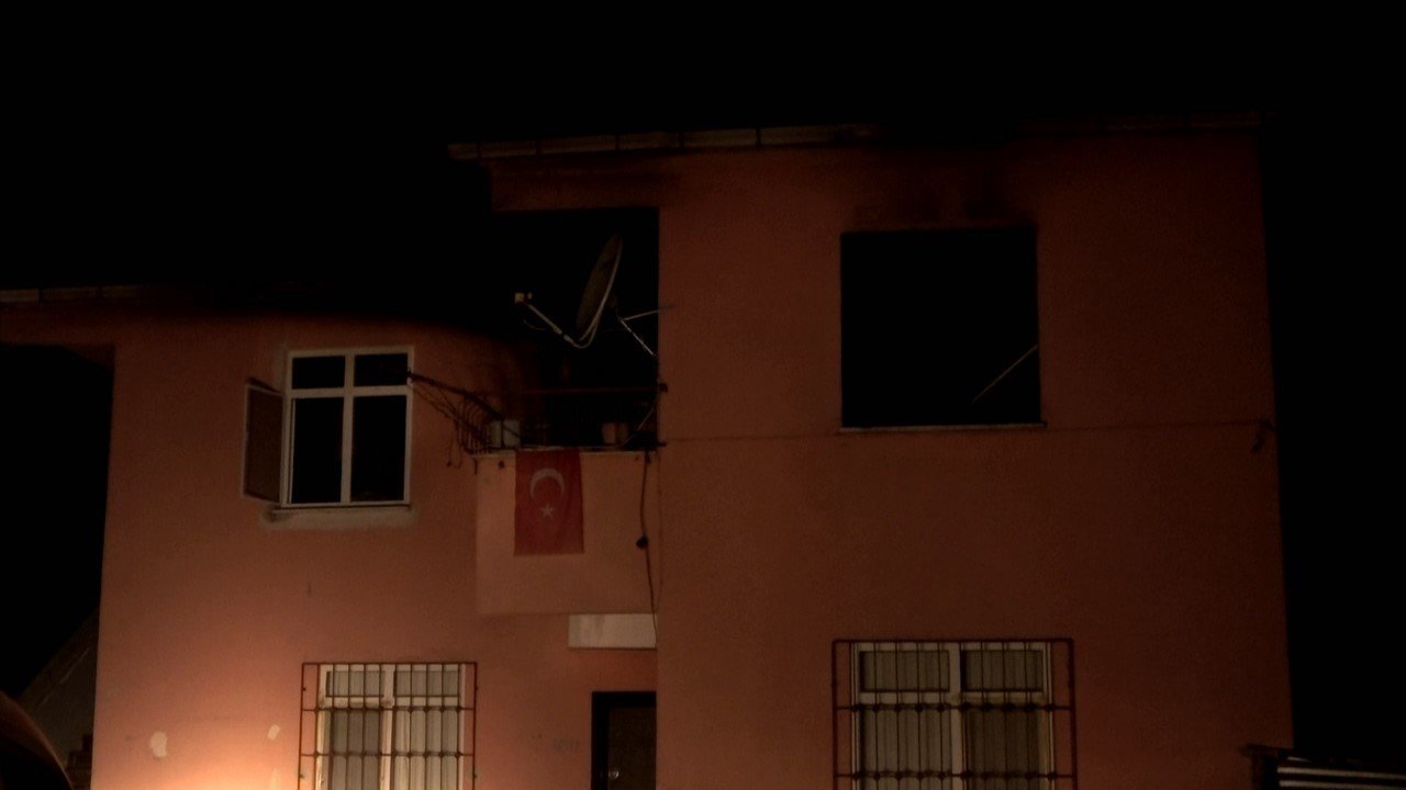 Evlat dehşeti: Babasını tüfekle öldürdü, babaannesini darp etti, evi ateşe verdi