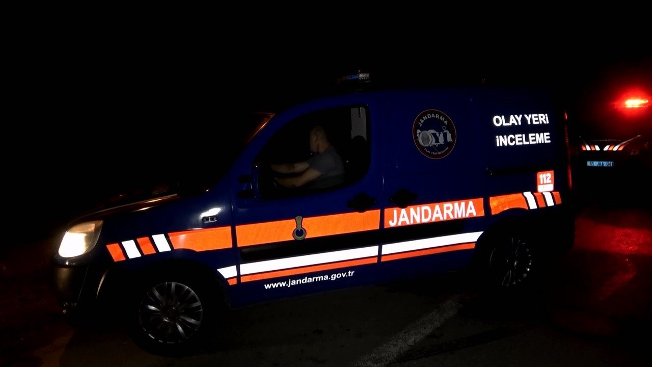 Evlat dehşeti: Babasını tüfekle öldürdü, babaannesini darp etti, evi ateşe verdi