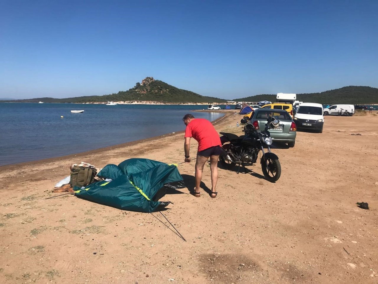 Ayvalık’ta kamp alanların dışındaki çadır ve karavanlar zabıta tarafından kaldırıldı
