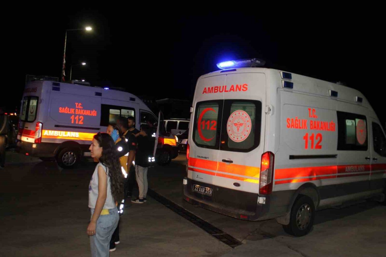 Edirne’de Bulgar ve Türk ailenin olduğu otomobiller çarpıştı: 2’si çocuk 6 yaralı