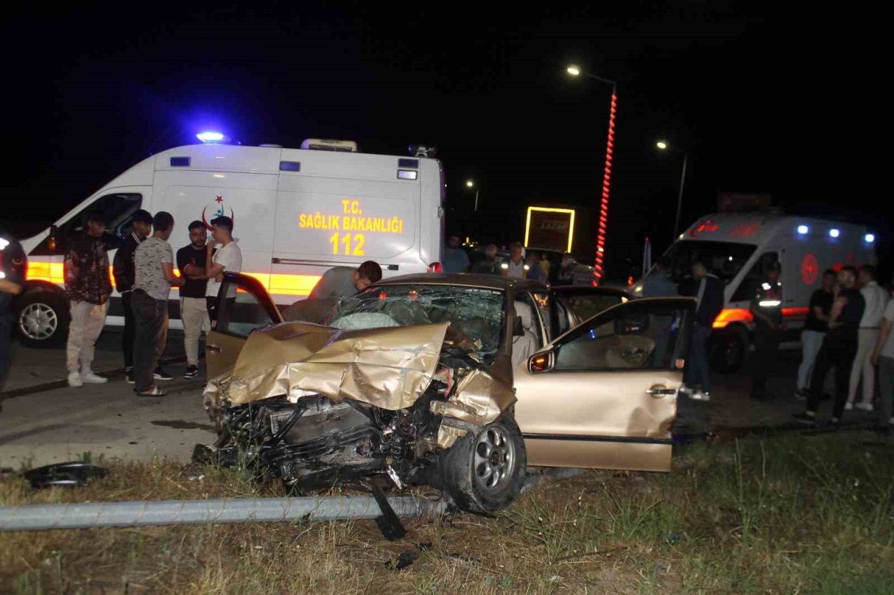 Edirne’de Bulgar ve Türk ailenin olduğu otomobiller çarpıştı: 2’si çocuk 6 yaralı