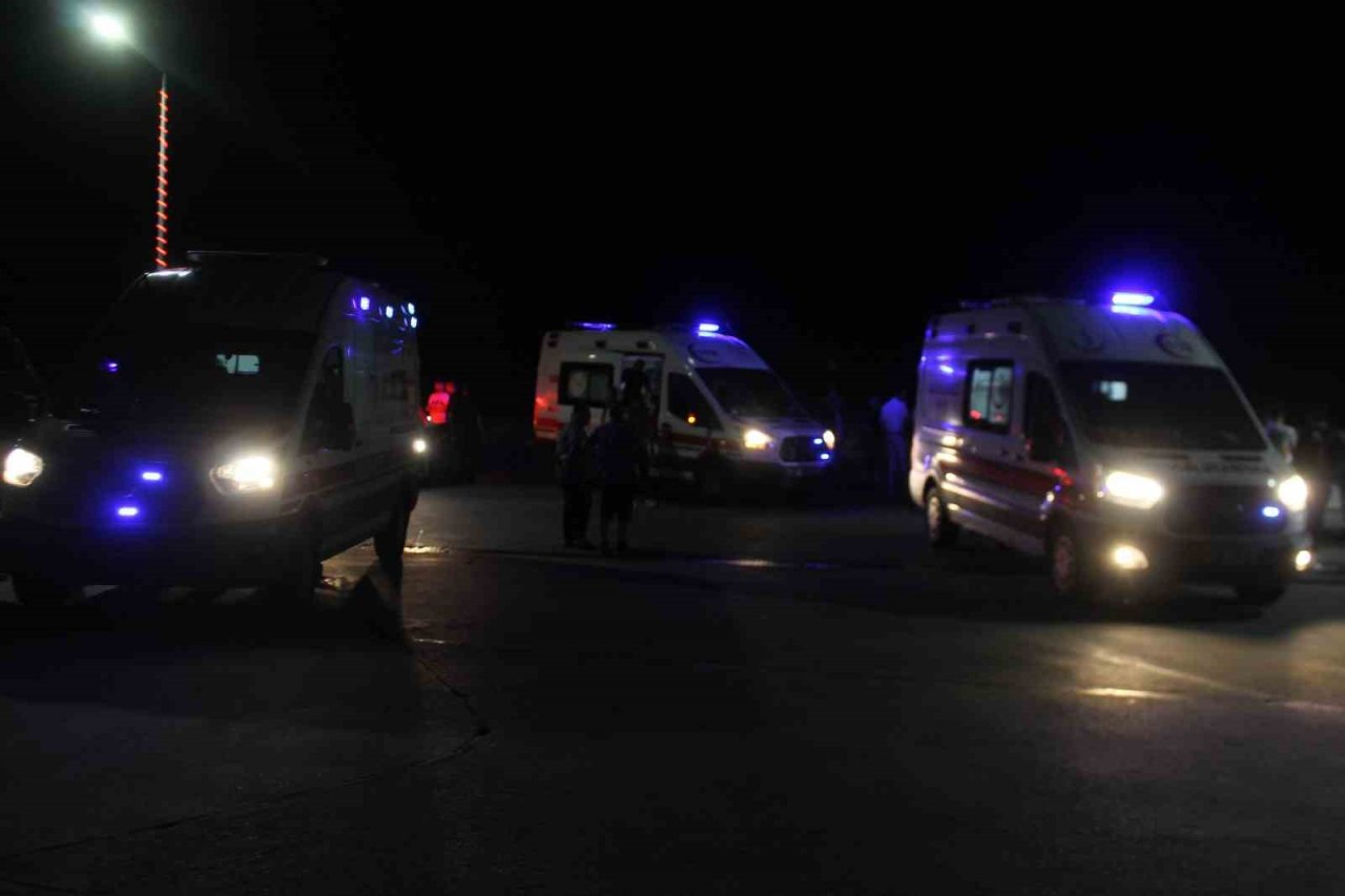 Edirne’de Bulgar ve Türk ailenin olduğu otomobiller çarpıştı: 2’si çocuk 6 yaralı