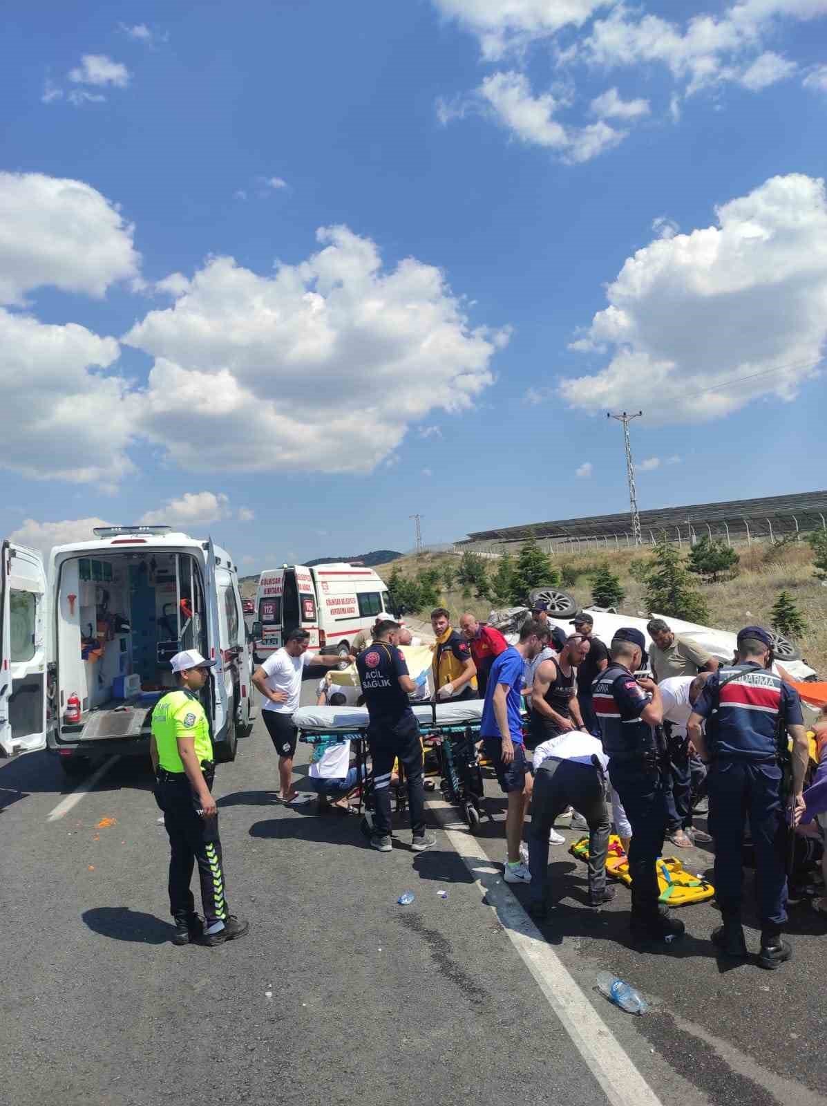 Otomobilin şarampole yuvarlandığı kazada yaralananlardan biri hayatını kaybetti